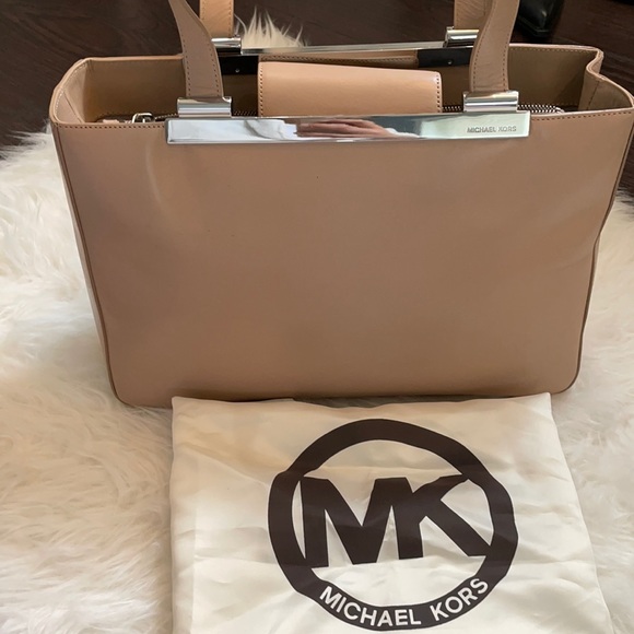 Michael Kors Bag - Picture 3 of 9